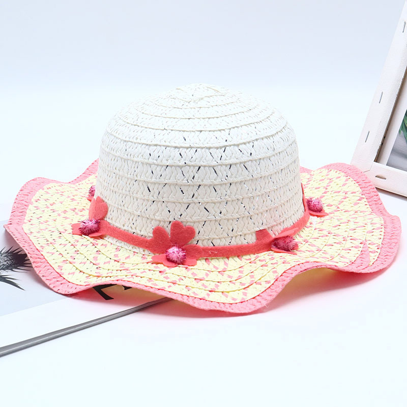 물결 모양의 작은 분홍색 꽃