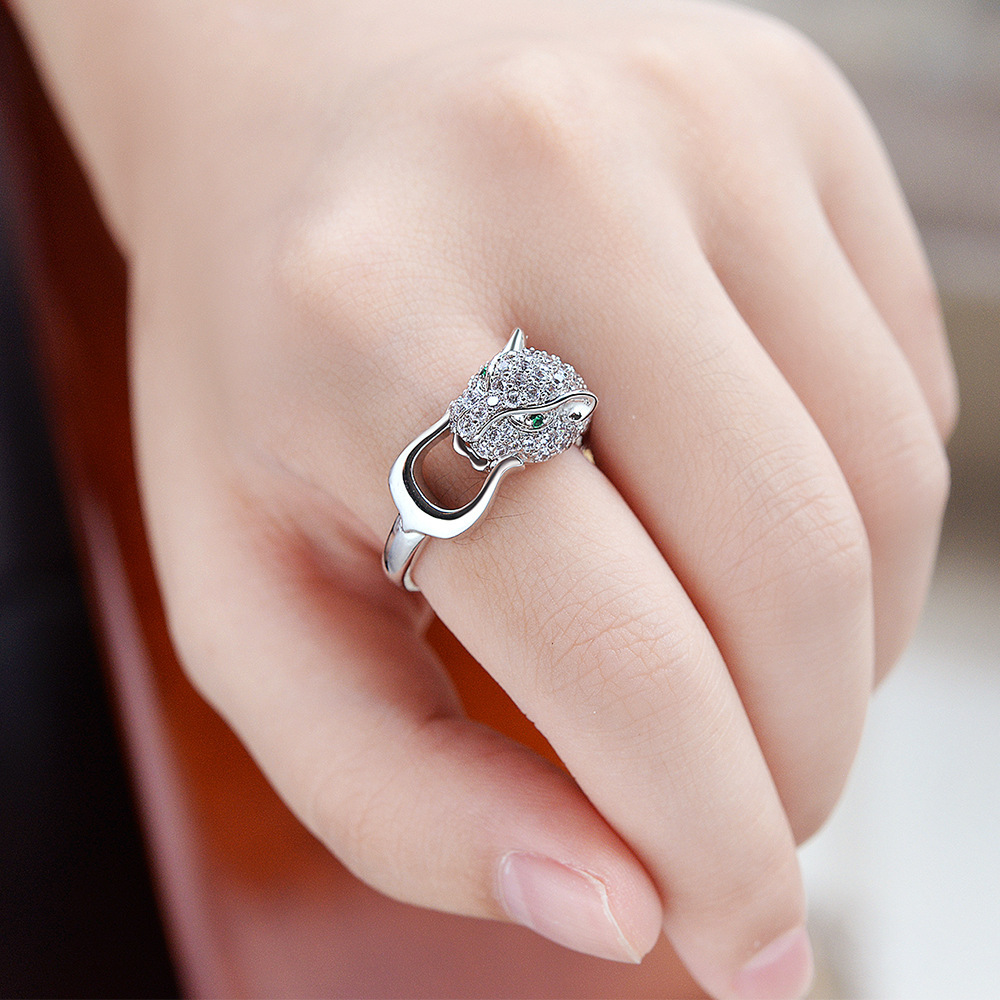 ŷ��ʱ�и�����������ͷ��ָ��ư׽�΢��AAA�ʯŮʿ��ָָ��