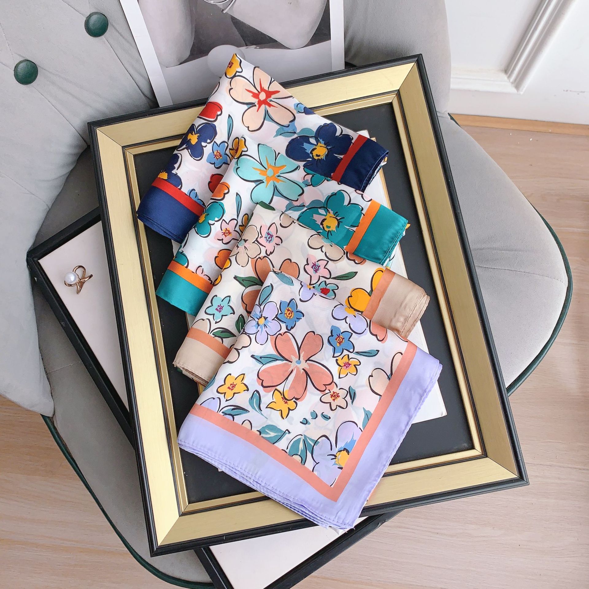 Nuevo 70 bufandas de seda cuadrada primavera y verano coreana bufandas artísticas de flores cortas decoración de seda simulada de alta calidad bufandas de cabello