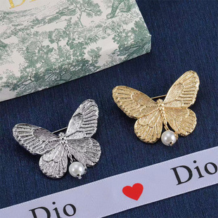 Dijia/D CD letter butterfly pearl brooch female European and American retro style classic star same style chest jewelry wholesale