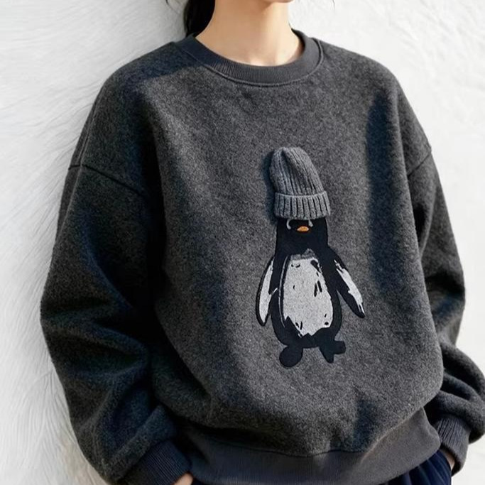 2026 New Style Loose and Lazy American Retro Style Fleece-Lined Thickened Dark Gray Penguin Print Round Neck Sweatshirt for Women Winter