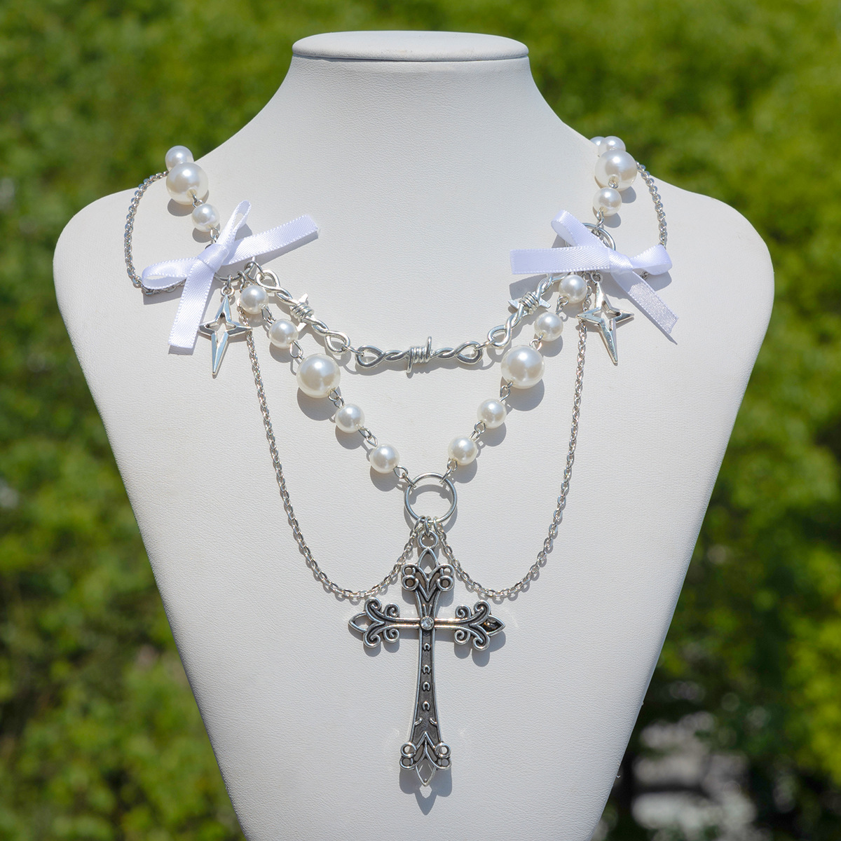 Collana a strati con croce e perle design elegante_voghion.com