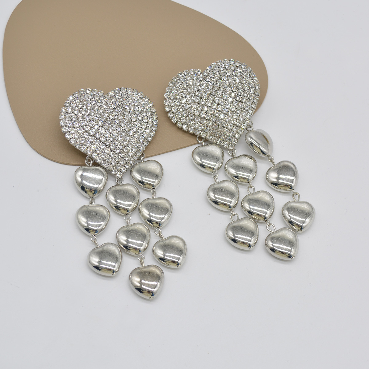 Fashionable design universal earrings heart shaped
