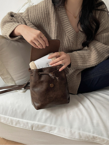 2024 Spring and Summer New Fashionable Versatile Backpack Women's Xiaohongshu Popular Compact Retro Brown Women's Backpack