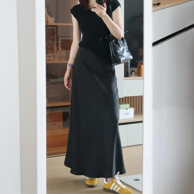 黑色气质长裙半身裙女高级感垂感大码胖mm高腰梨形身材包臀鱼尾裙