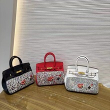 高端手工镶钻铂金包仿牛皮软手提镶水钻大容量嘴唇口红斜挎女包包