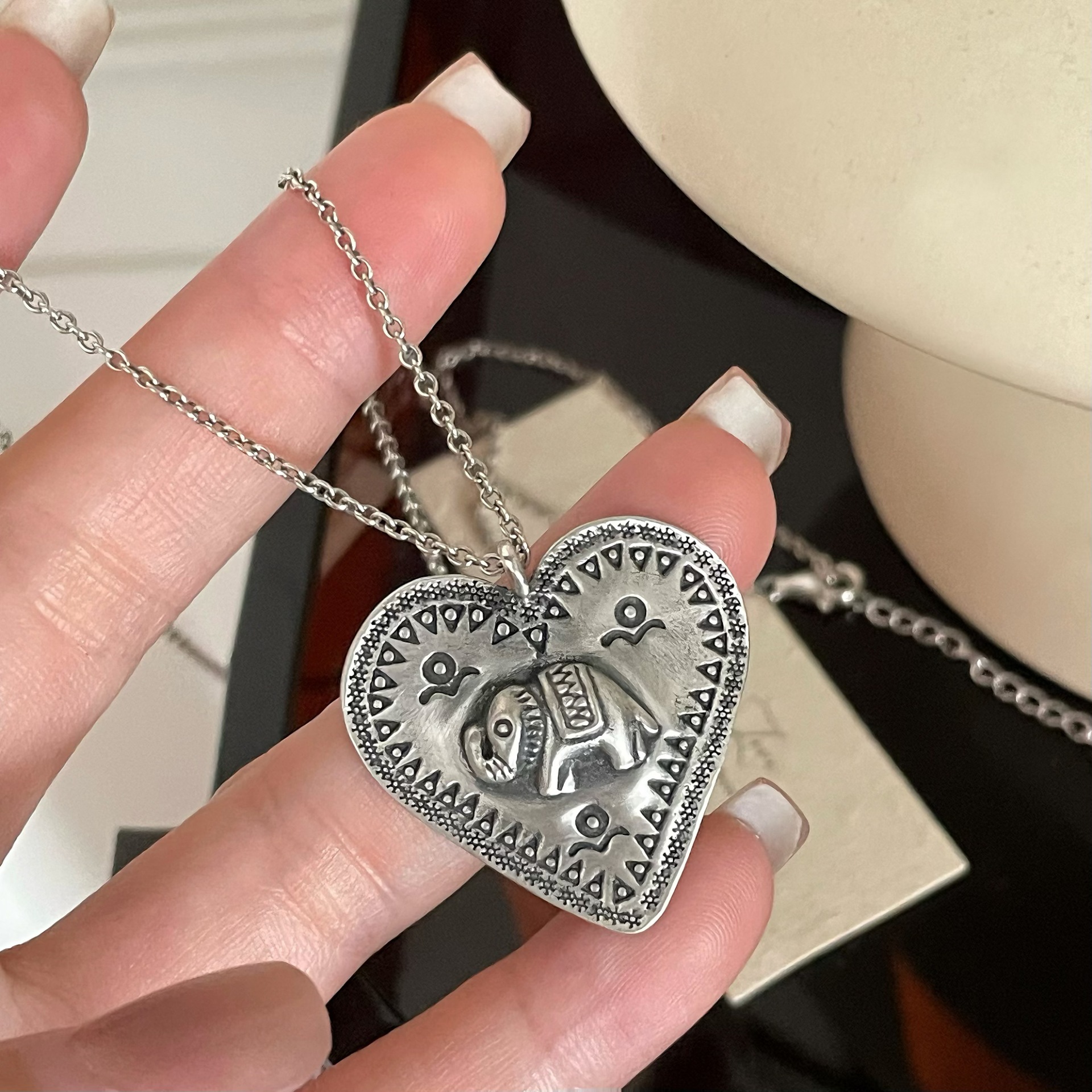 S925纯银泰国清迈手工爱心大象项链复古时尚小众设计高级感毛衣链
