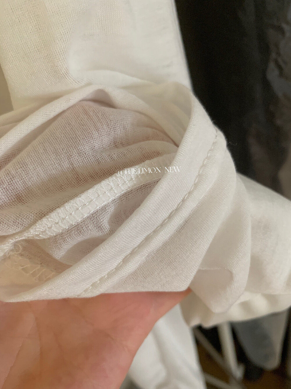 Áo thun nữ tay dài cổ V thiết kế xoắn nút, mặc hai kiểu, chống nắng, form rộng suông — màu hồng, màu cam, màu trắng, xanh lá cây chi tiết 11