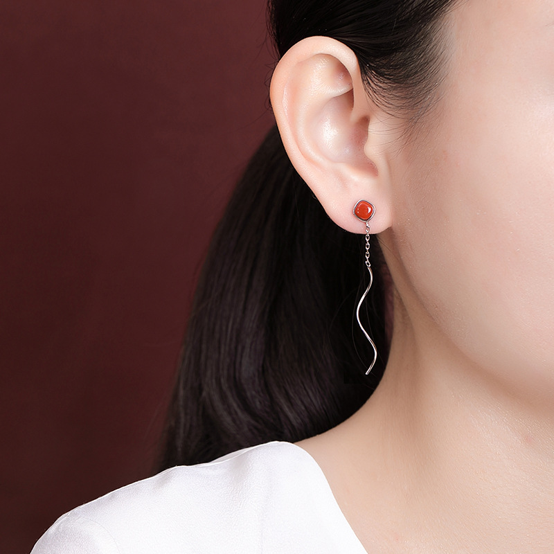 Khuyên tai bạc S925 dáng dài đính đá lapis lazuli đỏ phong cách retro — Mẫu đỏ nam