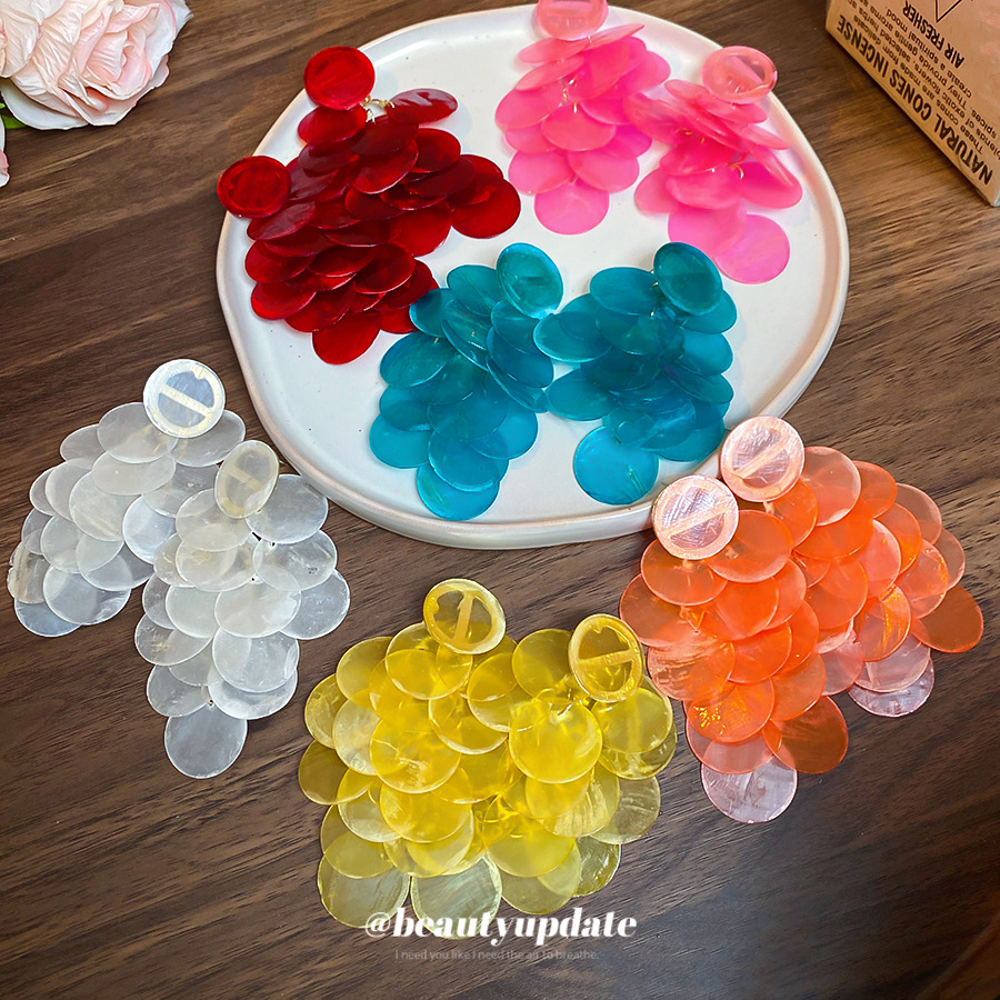 Pendientes de borla de concha de color de aguja de plata Pendientes de estilo de vacaciones de playa para mujer Pendientes de todo fósforo de alta gama Sentido de diseño nicho