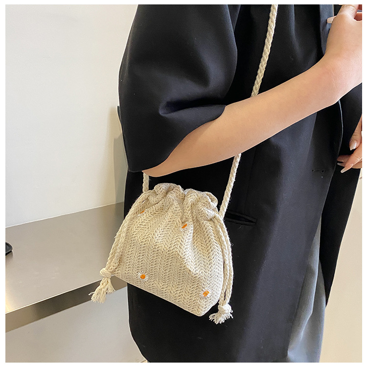 Fashion Summer Straw Casual Bucket Woven Shoulder Crossbody Small Beach Bag display picture 1