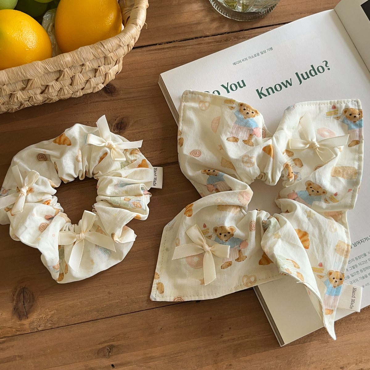 Crema niña oso lazo arte de tela intestino grueso cuerda para el cabello bufanda cuadrada cuerda para la cabeza cola de caballo banda de goma accesorios para el cabello tocado nuevo