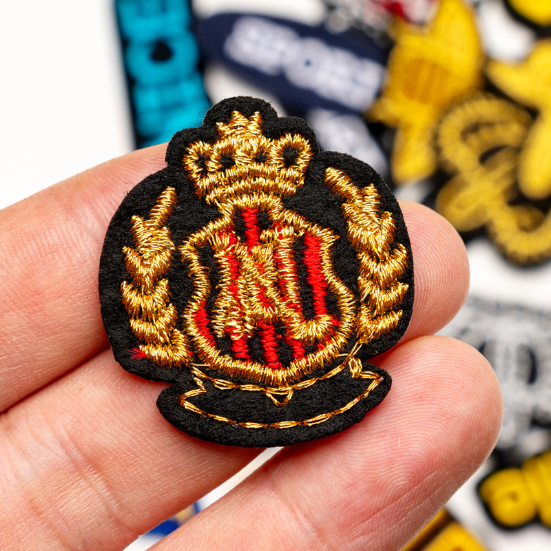 小型金銀糸クラウン蜂バッジコンピュータ刺繍スポーツ文字刺繍布ステッカー粘着パッチステッカー|undefined