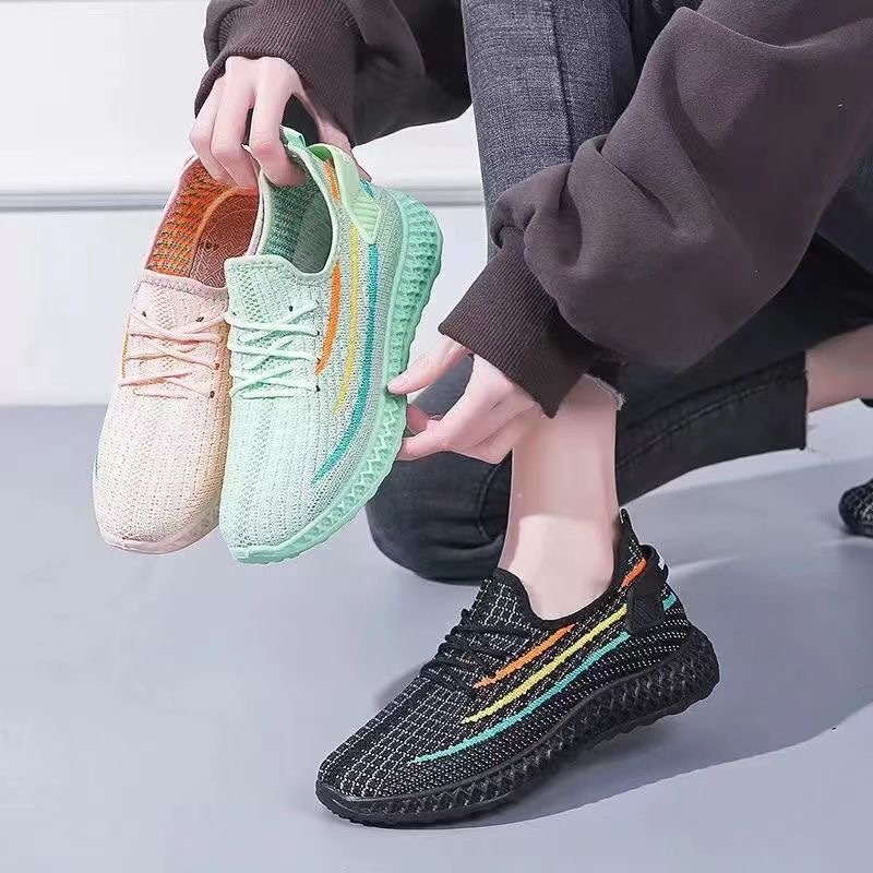 2023 New Knitted Women's Sports Shoes Spring and Summer Soft Sole Casual Mom Shoes Mesh Low Top Running Student Shoes