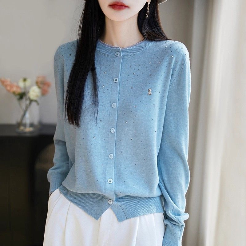 2025 otoño nueva camisa de punto de cuello redondo Cardigan de osos femeninos suéter de color suelto chaqueta delgada