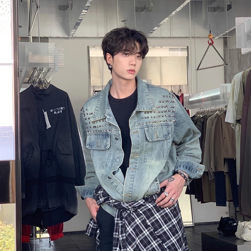 Jeansjacke im Retro-Look mit Nietenmuster und Revers, lockere, lässige und vielseitige Herrenjacke_voghion.com