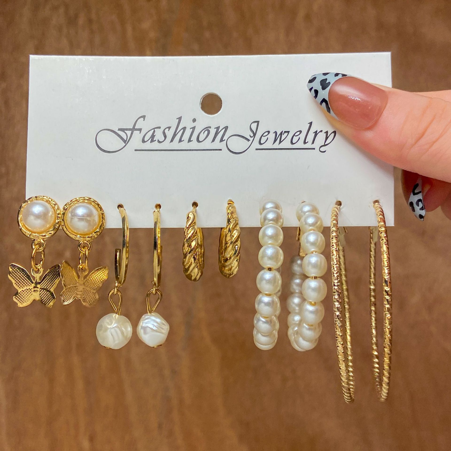 Retro Pearl Rhinestone Card Earrings Geometric Tassel Pendant Earrings Set display picture 4