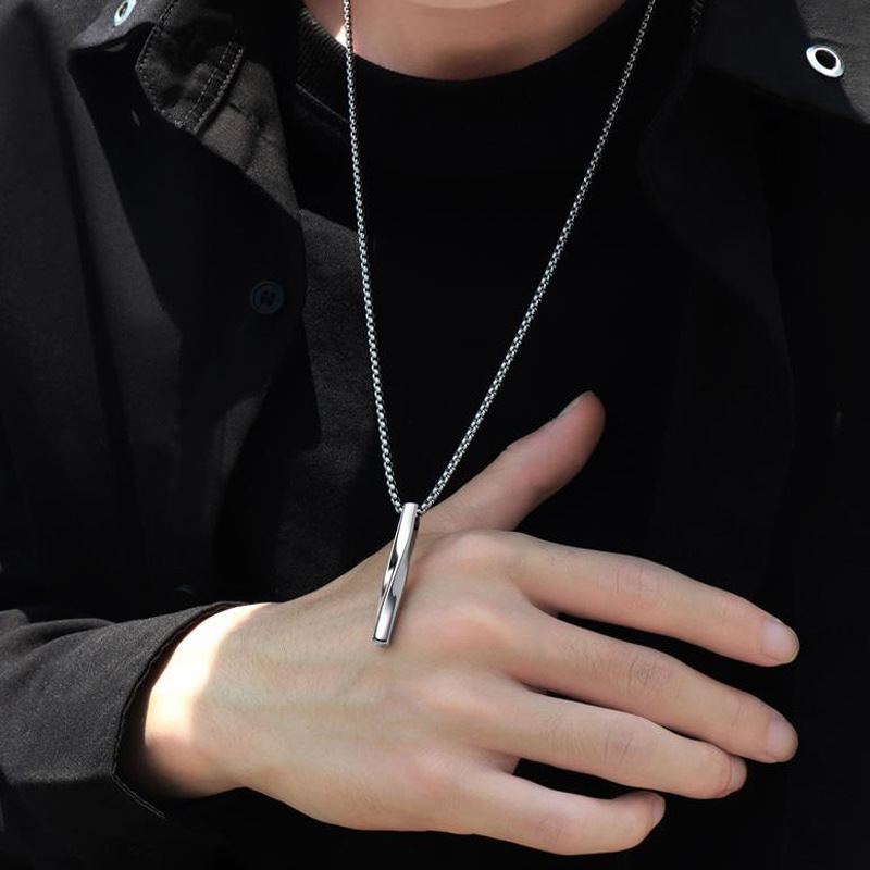 Collana da uomo alla moda con pendente lungo a spirale colorato INS, cool e minimalista, in acciaio al titanio, versatile per coppia_voghion.com