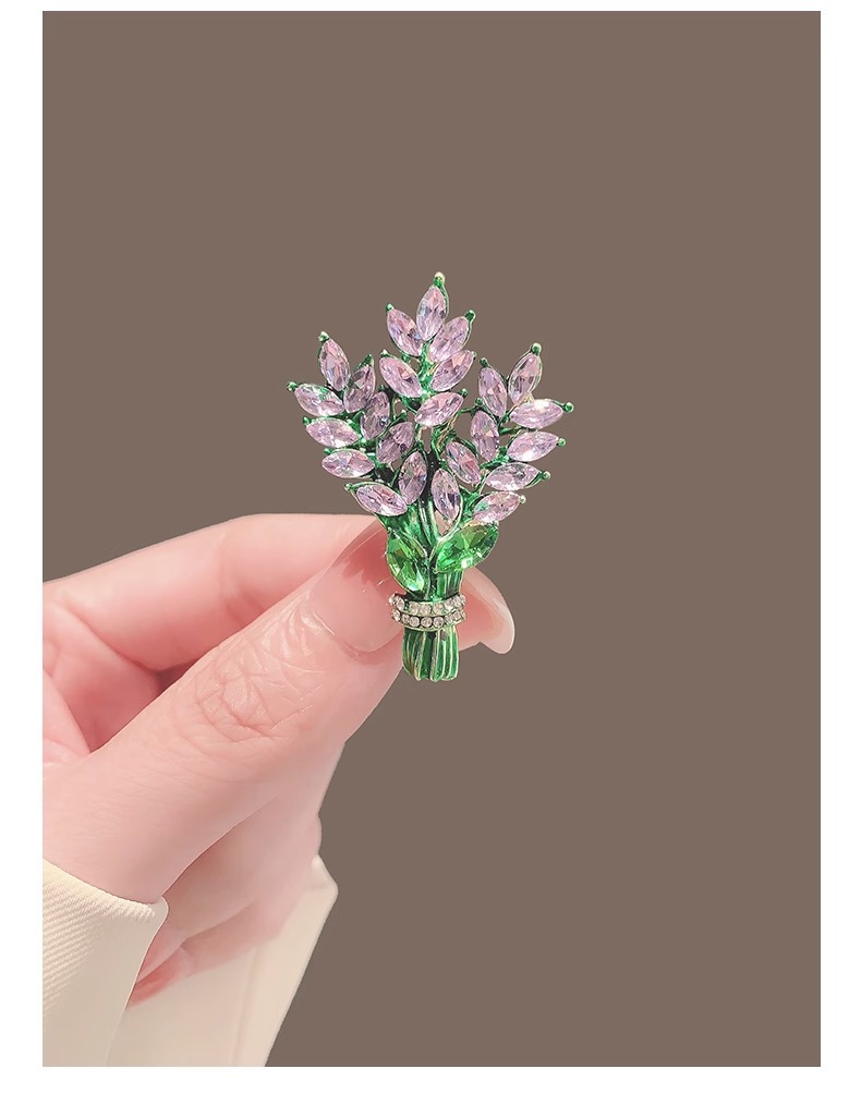 Broche lavande violette pour femmes haut de gamme avec embellissements en diamant, accessoires de fixation de broche de bouquet de cristal à la mode, épingles exquises et à la mode_voghion.com