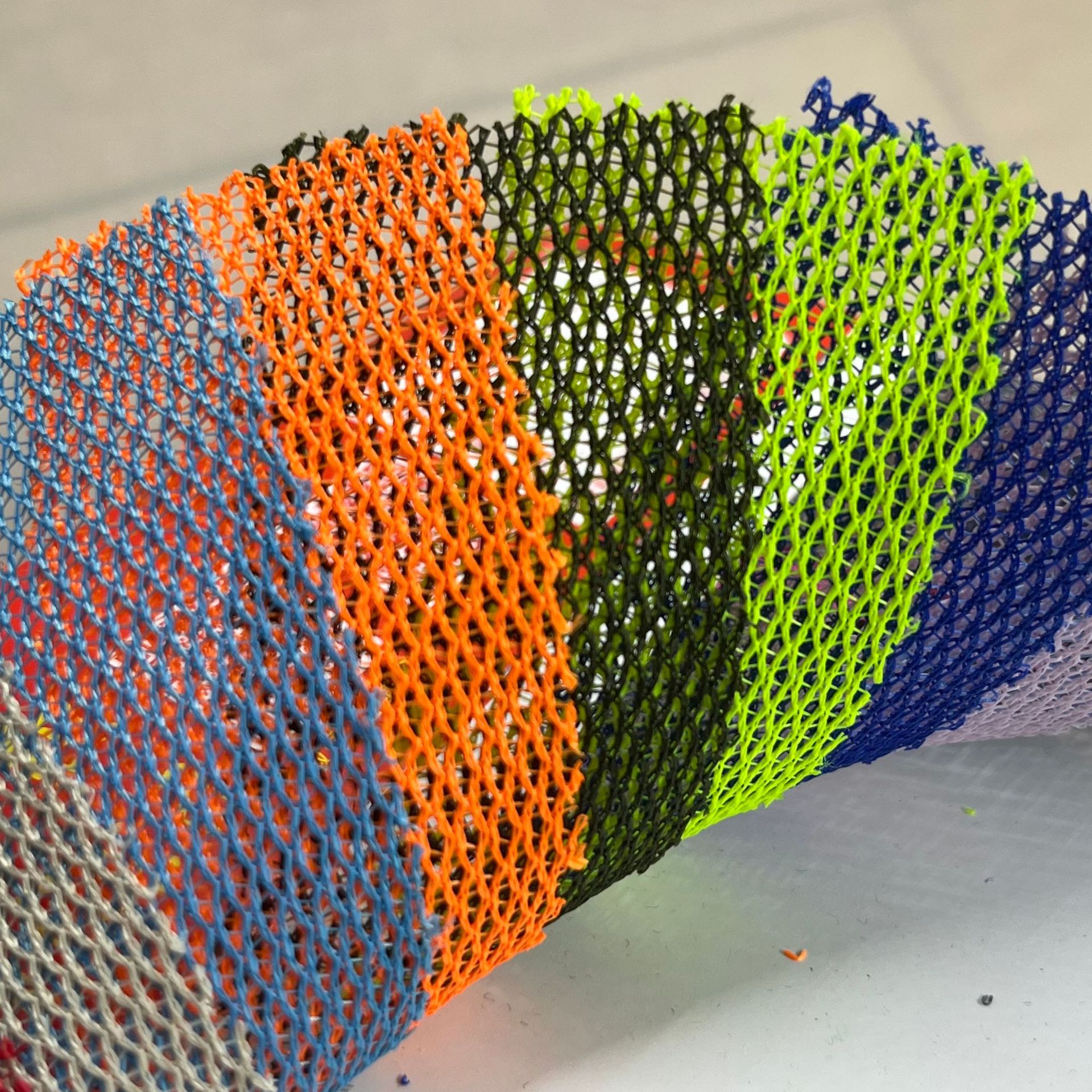 现货k095帽子网布 k338 涤纶帽网 夹丝菱形鸟眼音箱网眼布