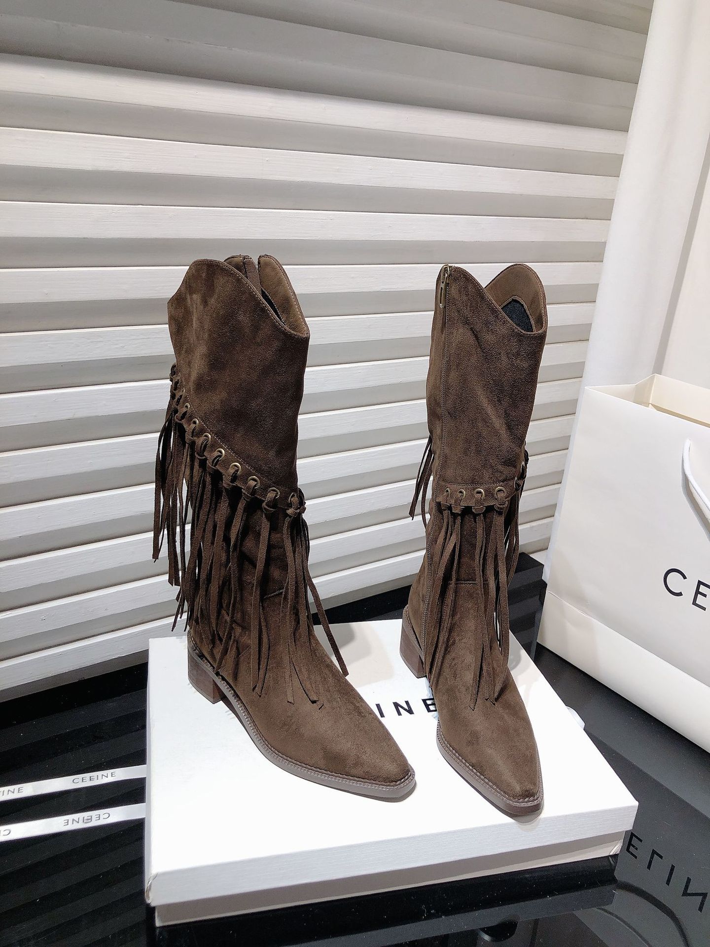 棕色西部牛仔靴欧美新款复古流苏长筒靴女尖头绒面粗跟高筒骑士靴