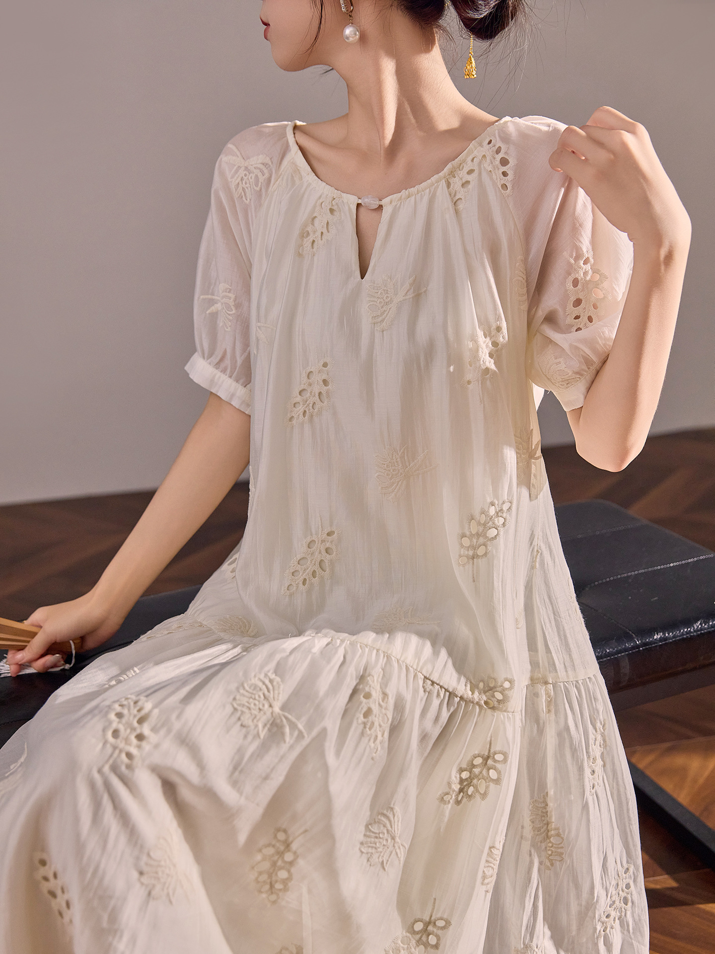 Váy maxi dáng rộng phong cách Trung Hoa mới cao cấp mùa hè chất Tencel cho người dáng nhỏ — Màu trắng nhạt