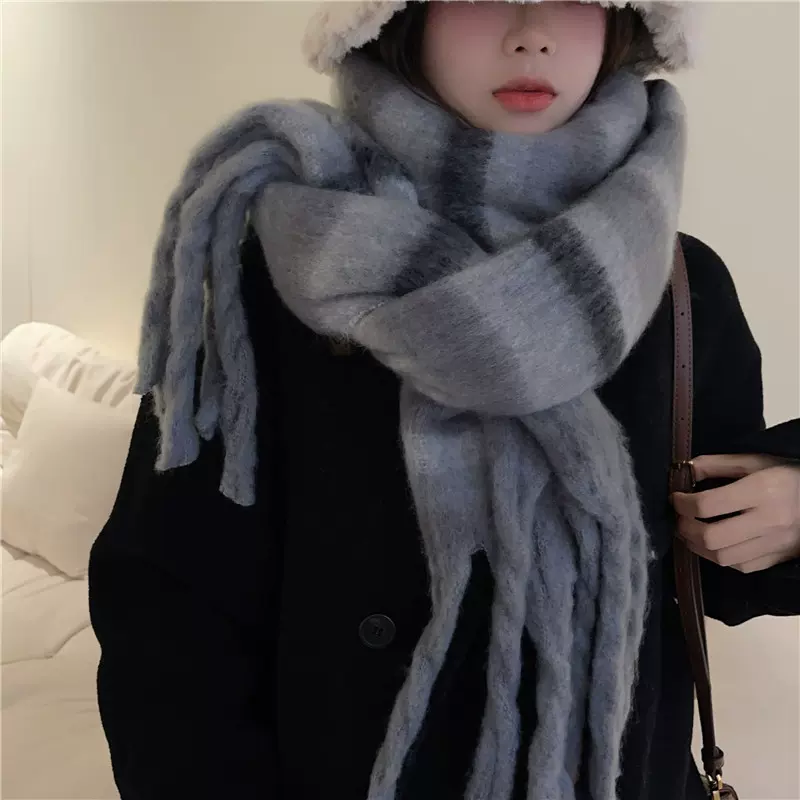 韩版马海毛拼色围巾女冬季高级感披肩新款仿羊绒保暖麻花流苏围脖