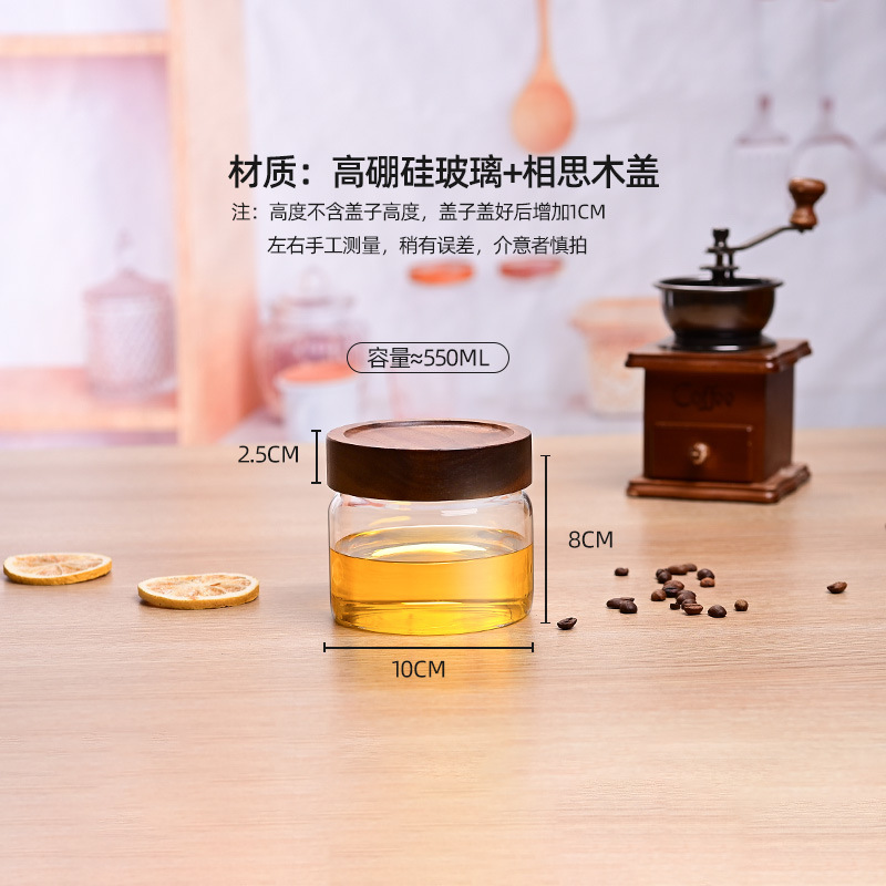 蜂蜜を入れて瓶を分けて専用の食品級の高ホウ素シリコンを詰めて缶を密封します。|undefined