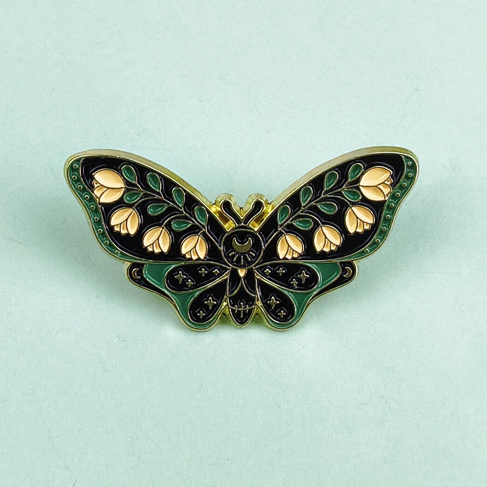 Broche en forma de mariposa de dibujos animados, aceite de gota de aleación, animal, insecto, ropa, top, alfiler, insignia, accesorios, spot al por mayor