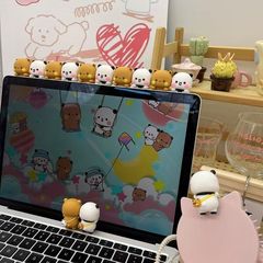 一二布はうつぶせになっています。ディスプレイの人形を貼っています。