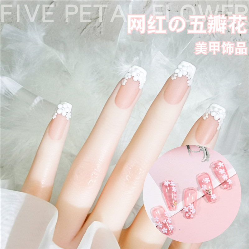 Celebrity en línea nuevo estilo manicura Flor de cinco pétalos japonés tridimensional pequeña flor blanca joyería mini resina blanca pequeña flor 100 piezas