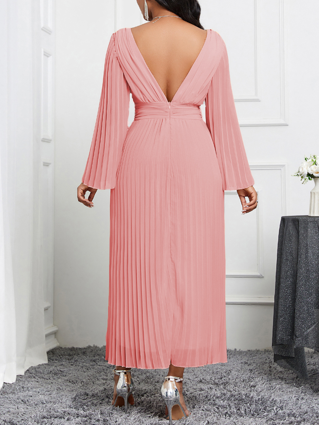 Elegante dames jurk met v-hals voor een stijlvolle look_voghion.com