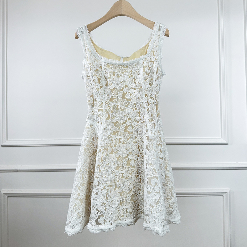 2026 New Lace Square-Neck Spaghetti Strap Dress with a Cinched Waist and Short Skirt 2026 New Lace Square-Neck Spaghetti Strap Dress with a Cinched Waist and Short Skirt