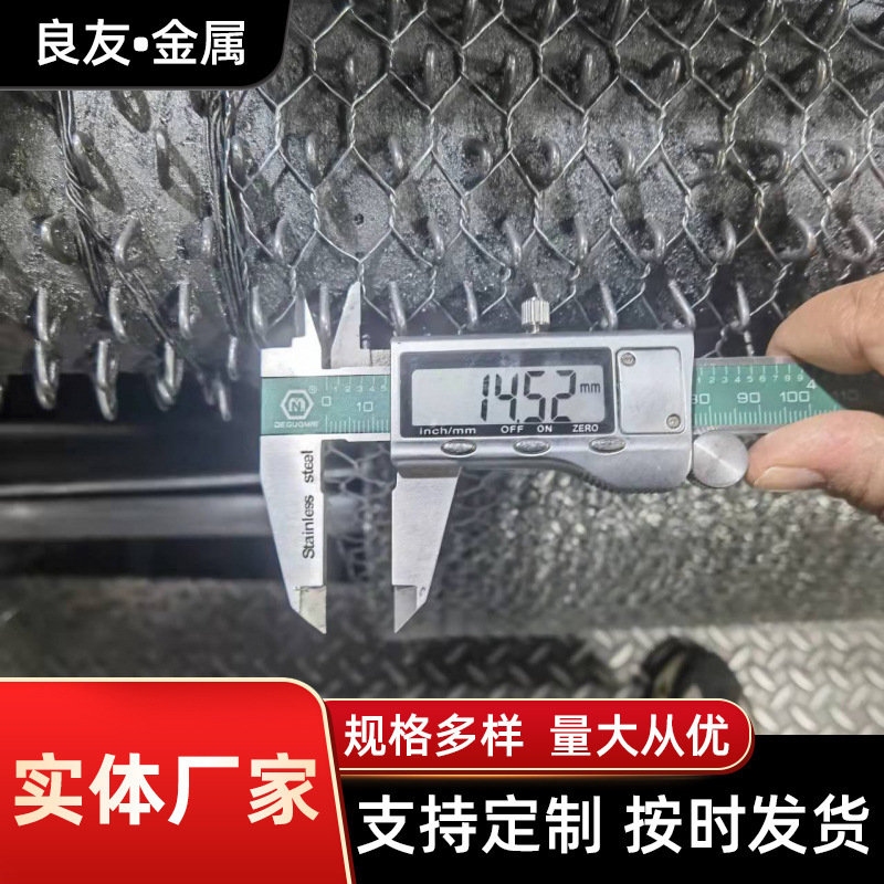 厂家现货批发13mm开孔镀锌丝网正反拧电镀锌丝鸡网出口质量六角网