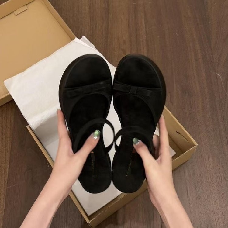 Red Fairy Wind aumentó la altura de las zapatillas de fondo grueso para mujeres 2026 nuevo estilo de verano para vestir con una falda anti-deslizante zapatillas frías