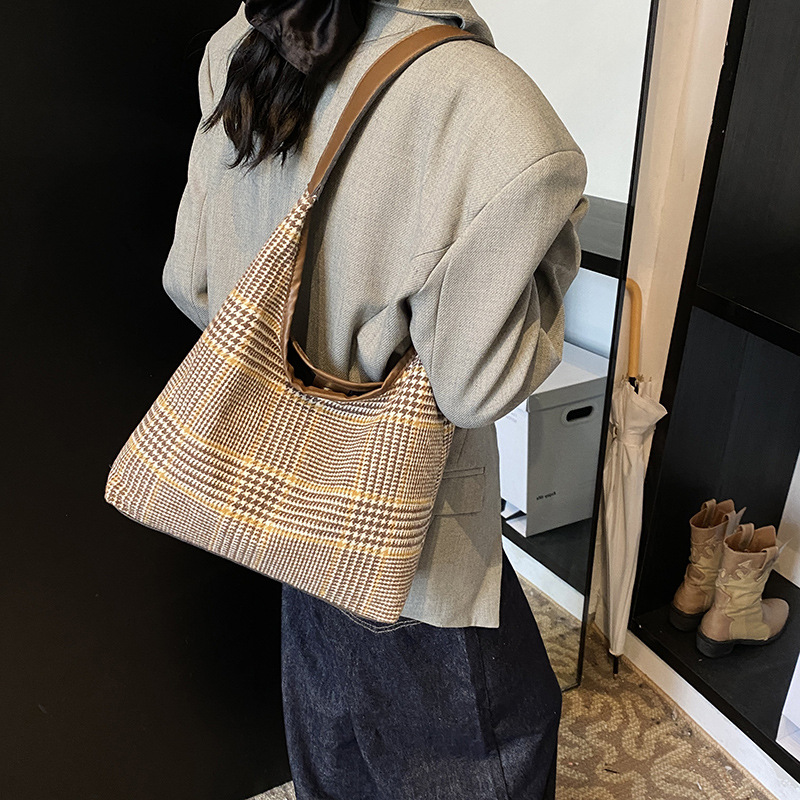 2024 otoño y invierno gran capacidad bolsa de hombro ocio simple clase de literatura y arte de viaje bolsa de diseño personalizada bolsa de brazo