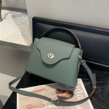 头层牛皮女士欧美单肩斜挎百搭特色休闲潮流同款手提逛街盖头真包