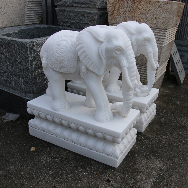 ������̺�����ʯ�����һ����ϼ����ˮ�в���Ƶ�ͥԺ�ſ���լ