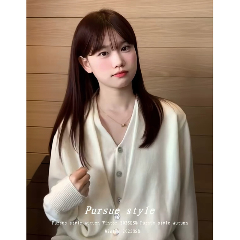 【Layering Aesthetics】Fake two-piece V-neck knitted cardigan, a super stylish sweater for women in autumn and winter, Korean-style top 【Layering Aesthetics】Fake two-piece V-neck knitted cardigan, a super stylish sweater for women in autumn and winter, Korean-style top