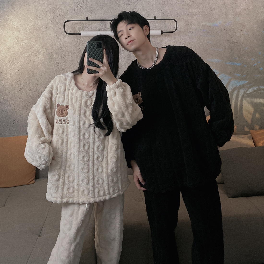 Invierno pareja pijama mujer franela simple color sólido lindo caricatura oso pequeño hombre ropa de casa dos piezas al por mayor