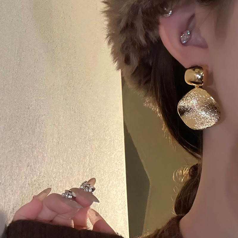 Vintage Round Clip-on Earrings Minimalist Designer Style_voghion.com
