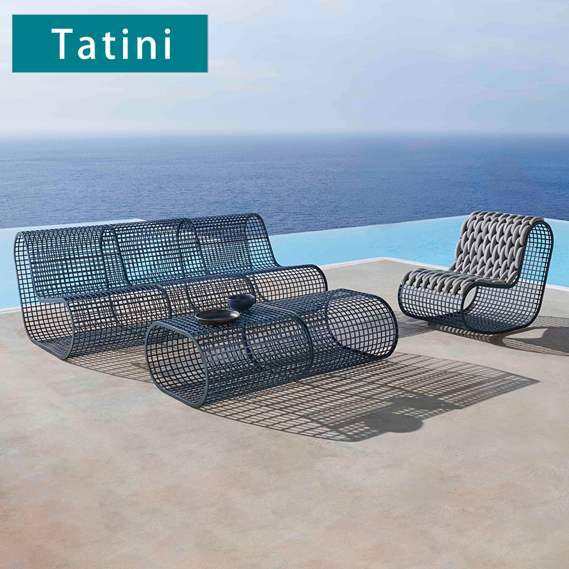 Conjunto de sofás para exteriores para balcón de villa, terraza de jardín resistente al sol, sofá creativo de ratán de aleación de aluminio con diseño hueco. image 2