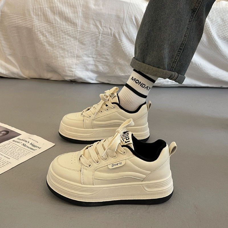 Взрывная модель премиум-класса дикая толстая подошва маленькие белые туфли женские туфли из кекса 2025 новые осенние и зимние бархатные повседневные кроссовки