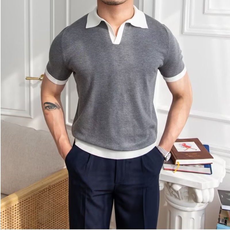 Polo de manga corta de color sólido, estilo japonés informal y moderno, nuevo estándar para hombre, moda juvenil y popular para el verano 2025.