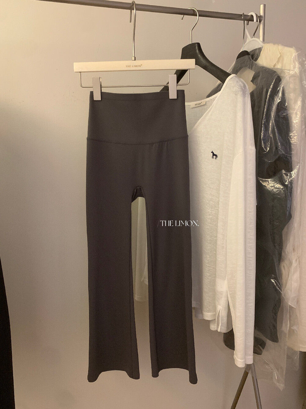 Quần legging yoga nữ cạp cao ống loe nhẹ dài 7 phân co giãn — màu đen, Màu cà phê, Xám khói chi tiết 16