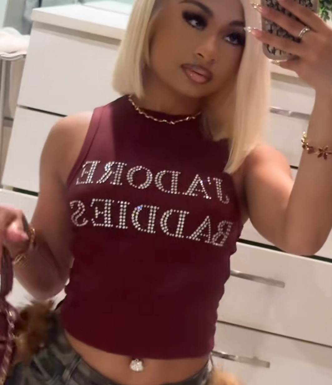 J'ADORE BADDIES Sleeveless Tank Top With Rhinestone Lettering, Fitted, Cropped, Short Style A Chic Look For Women._ecoleips.com