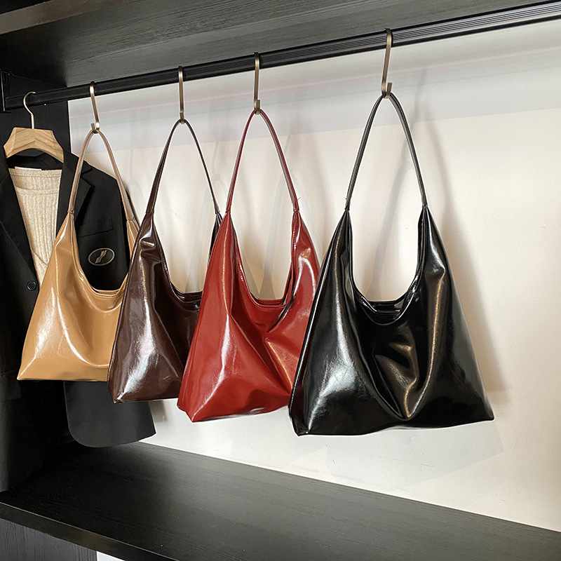 Bolsa de brazo retro de viaje para mujeres 2025 nueva moda popular bolso de hombro de cuero suave sensación de gran capacidad bolsa de mano