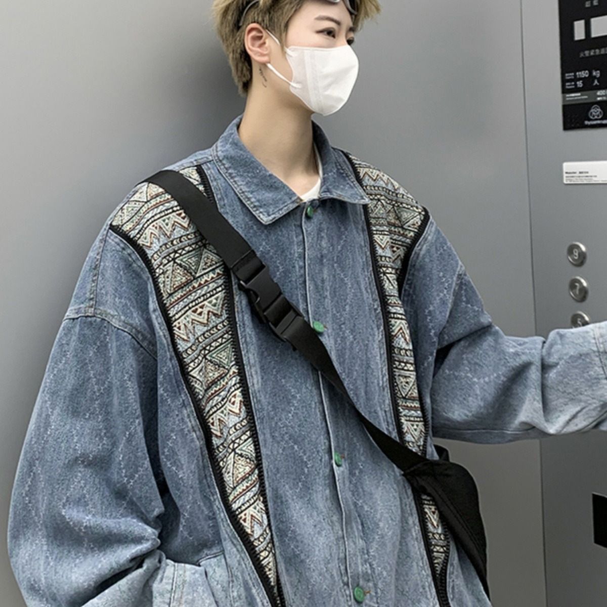 바느질 데님 자켓 대비 색상 남성과 여성의 봄과 가을 민족 요소 느슨한 트렌디 인 복고풍 개인화 된 국경 간 툴링 외관