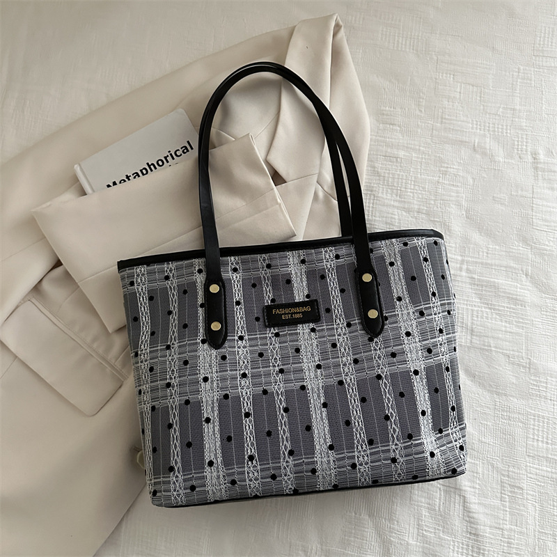 Bolsos para mujer 2024 nuevo bolso de alta capacidad popular de este año bolso de viaje casual de un solo hombro de otoño e invierno de todo fósforo