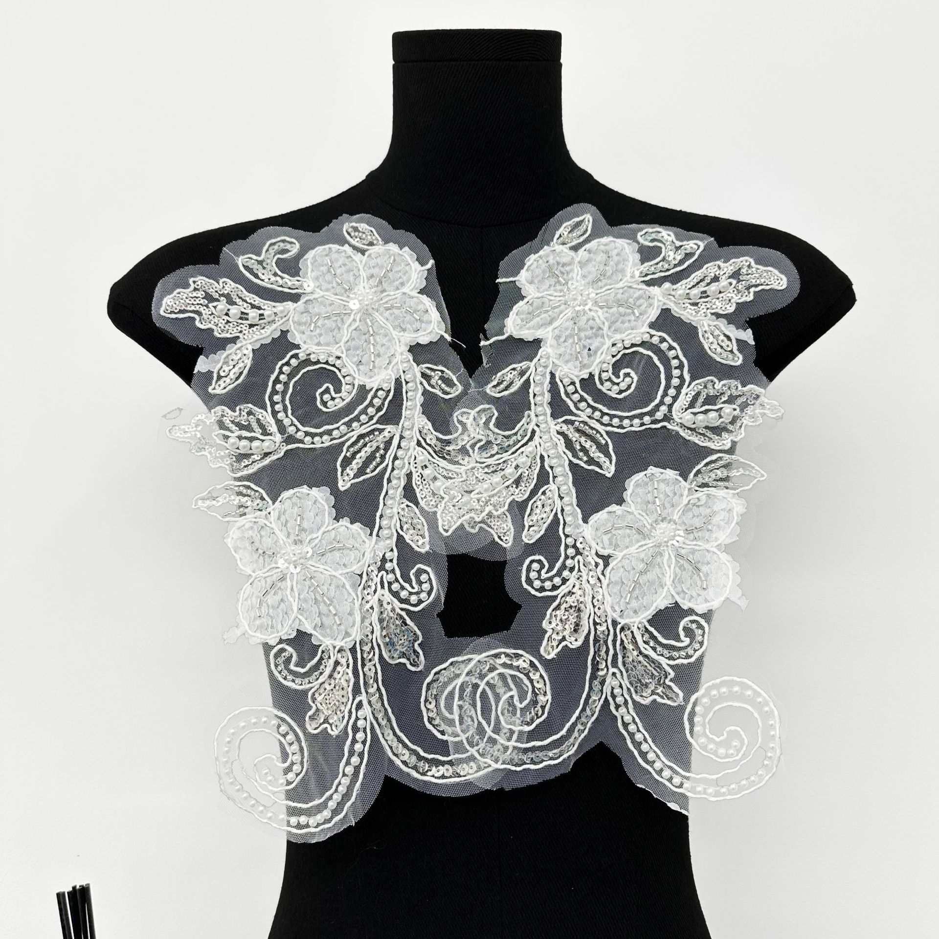 Blanco encaje bordado pegatinas de encaje floral vestido de boda DIY accesorios multi-tamaño floral mariposa decoración simétrica image 9